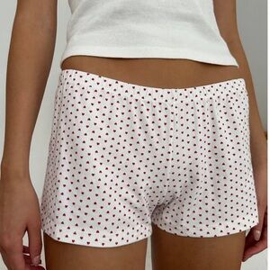 BRANDY MELVILLE - EMERY HEART SWEATSHORTS